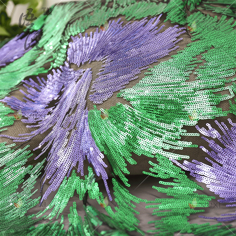 新款幻彩双色翻片珠片绣面料 亮片布料 时装舞台礼服绣花面料