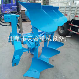 325翻转犁图片 拖拉机配套使用大型油压翻转铧犁 耕田翻地高效