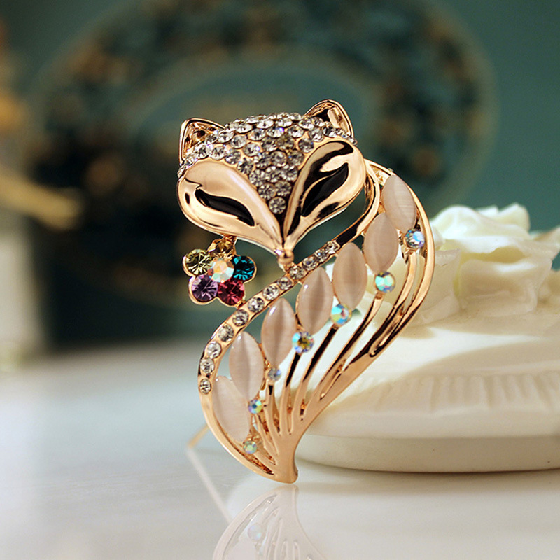 Fashion Opal Fox Crystal Brooch Cardigan Alloy Accessories Female display picture 4