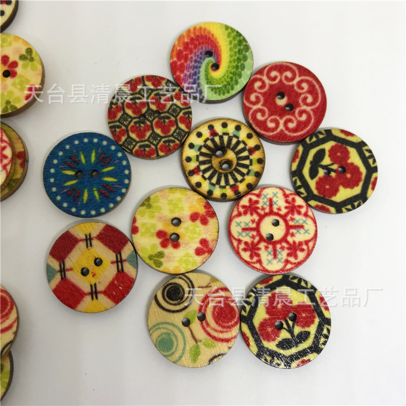 Multi-Color mezclado dos ojos de dibujos animados botón de madera botón redondo vintage impreso botón de madera 100 piezas un paquete