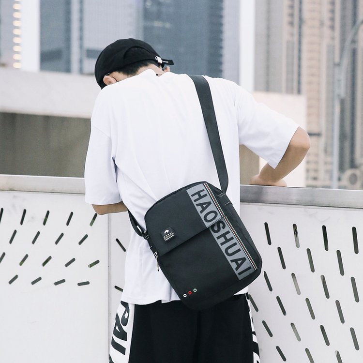 Shoulder bag man 2018 new pattern Men's bag letter Inclined shoulder bag leisure time Satchel man Oxford knapsack Small bag