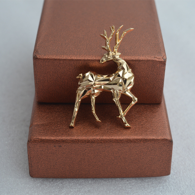 Korean Edition three-dimensional Fawn Brooch golden Back Animal Series Pin Sternum lady suit Autumn