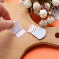 Heart-shaped cleaning and dusting small brush, home appliance accessories, irregular plastic cleaning brush, mini brush for electrical cleaning