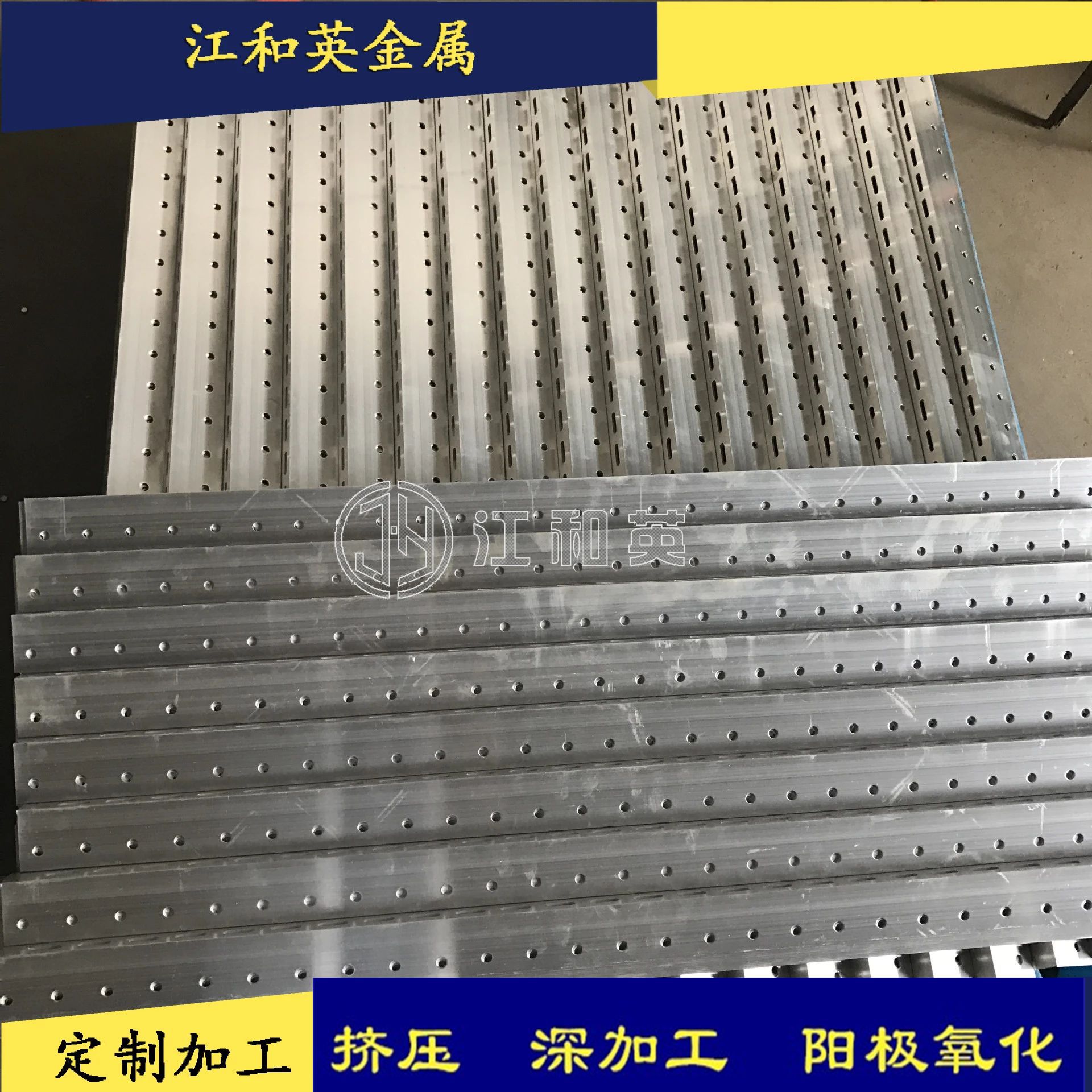金色铝合金AA柱，服装展览架导轨