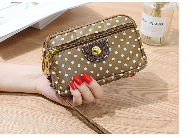 Women's Solid Color Silk Magnetic Buckle Coin Purses display picture 2