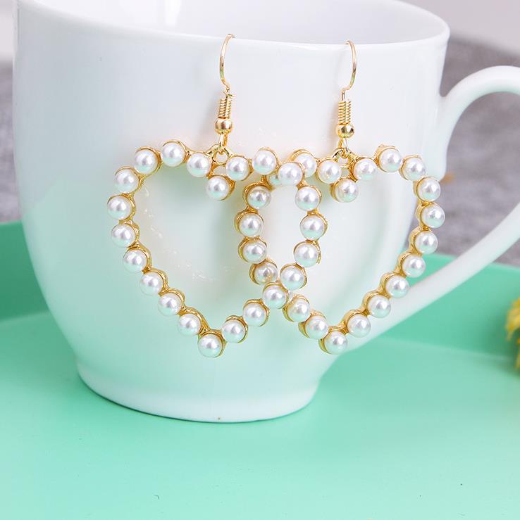7g Weight Pearl Inlay Material Earrings Classification 1 Pair Simple Style Heart Shape Alloy Inlay Pearl Women's Earrings