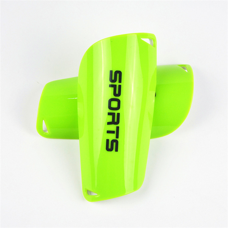 厂家批发足球护腿板插板sports队标护胫刺客护腿足球周边用品现货