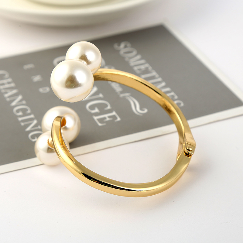 fashion alloy pearl open bracelet