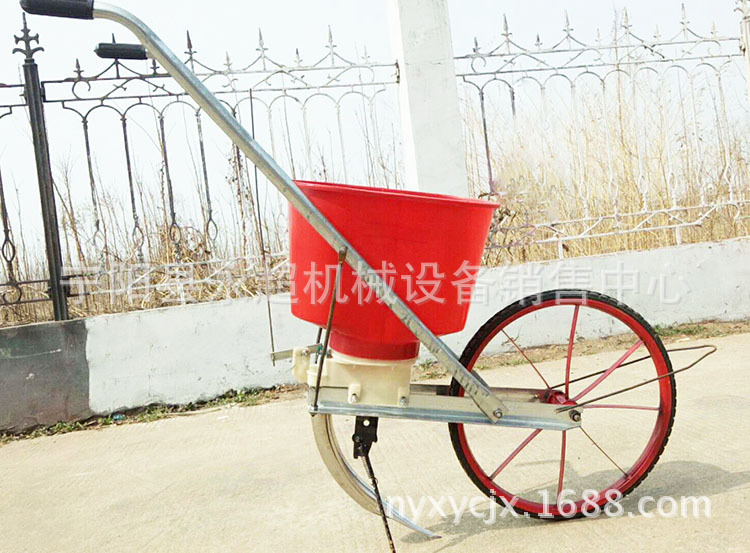 手推式小型施肥机人力撒肥机人力手推式玉米施肥机新款小型撒肥机