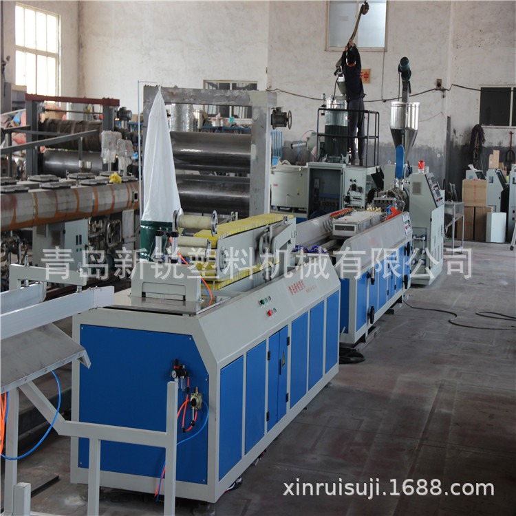 生产PE木塑地板机器 青岛新锐 SJSZ65/132