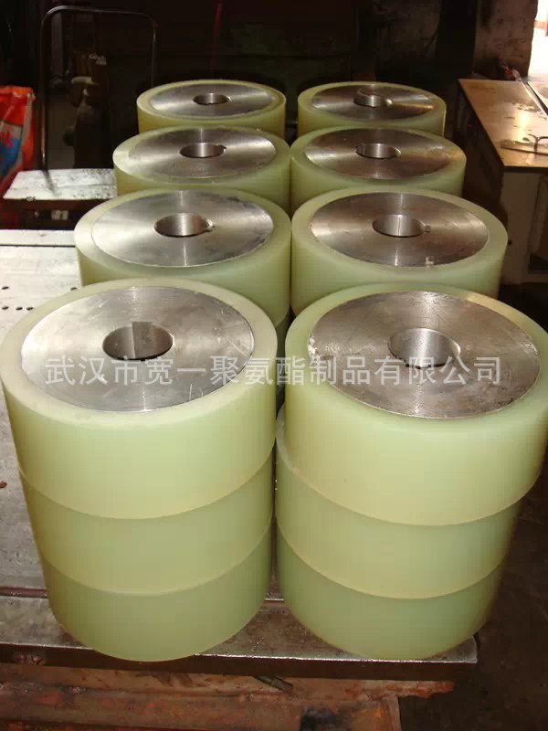 供应陕西工业设备用聚氨酯胶轮加工包胶，橡胶滚轮包胶加工