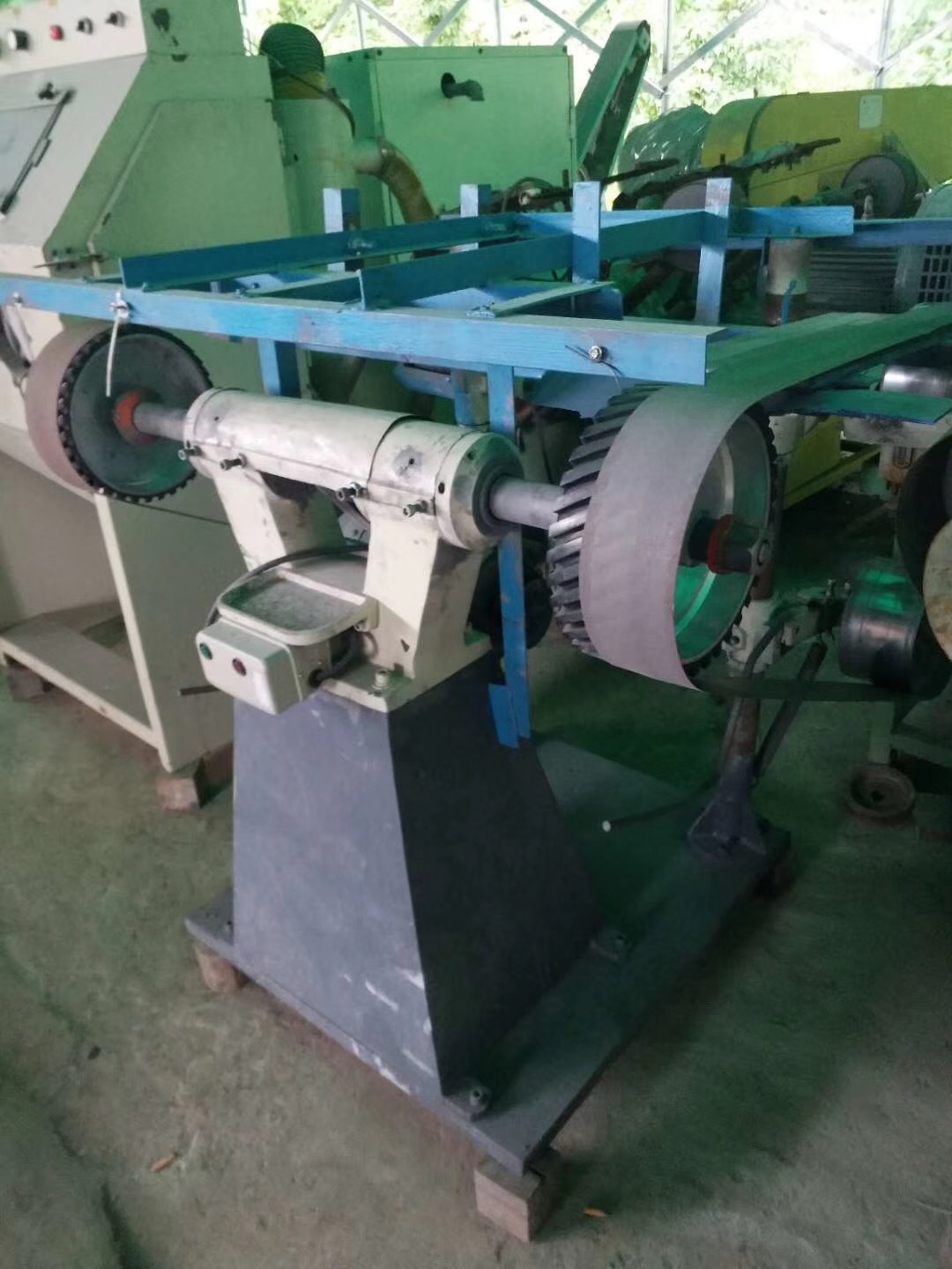 二手砂带抛光机，各类型砂带机都有现货低价出售