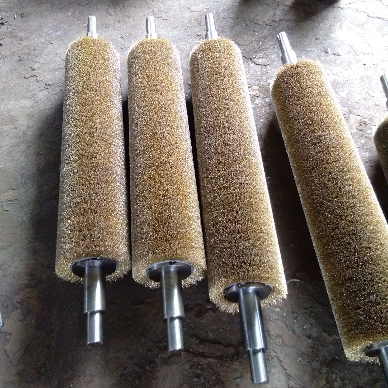 厂家直销机械毛刷辊 抛光除锈钢丝辊 铜丝缠绕毛刷辊 尼龙毛刷辊