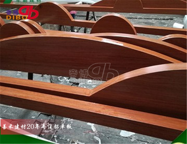 木纹铝方通弧形吊顶 铝板焊接弧形铝方通