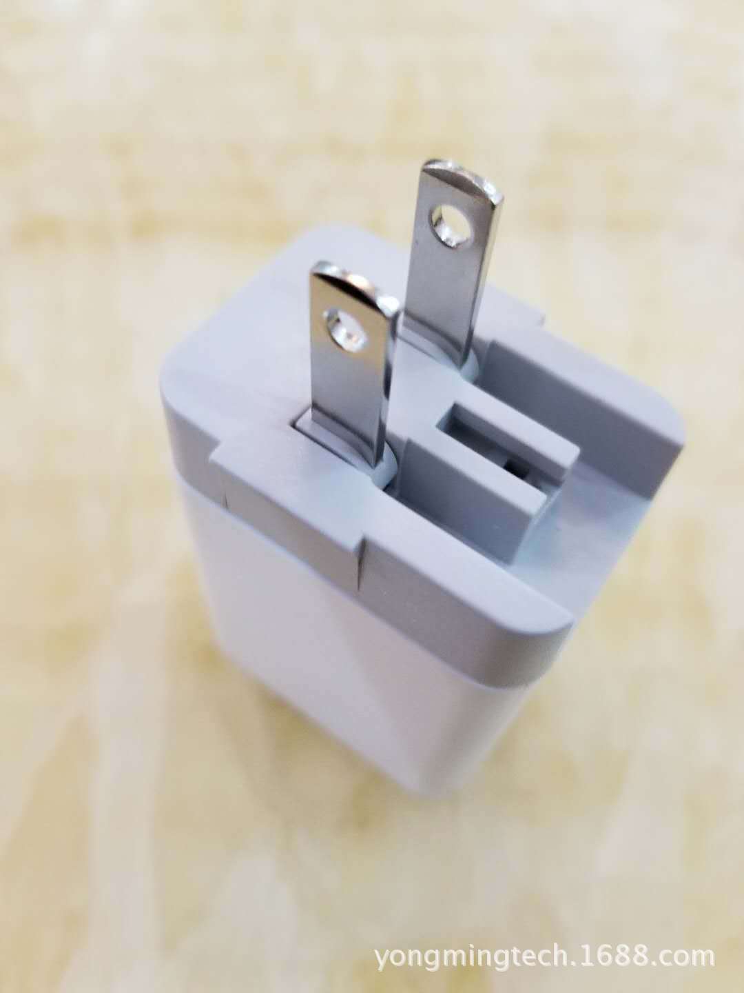 新款QC3.0充电器外壳，供应18W USB充电器外壳,USB外壳