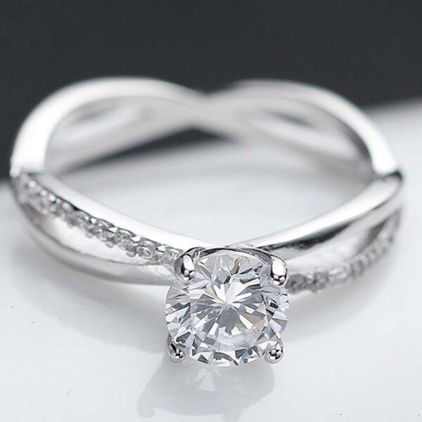 Fashionable trend platinum wedding ring