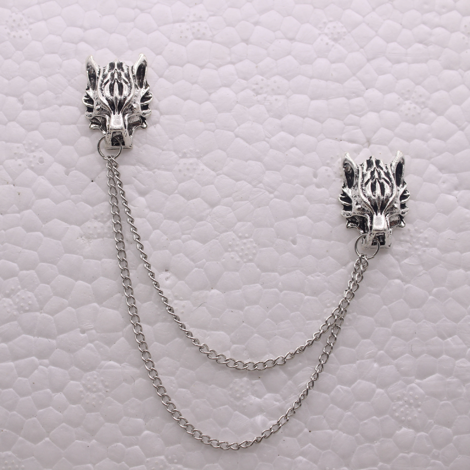 fashionable brooch with tassels lapel pin