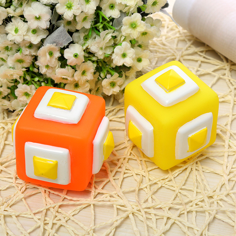 Europa y América suministro directo de PVC para mascotas Cubo de vinilo elástico perro gato educativo juguete interactivo suministros para mascotas al por mayor