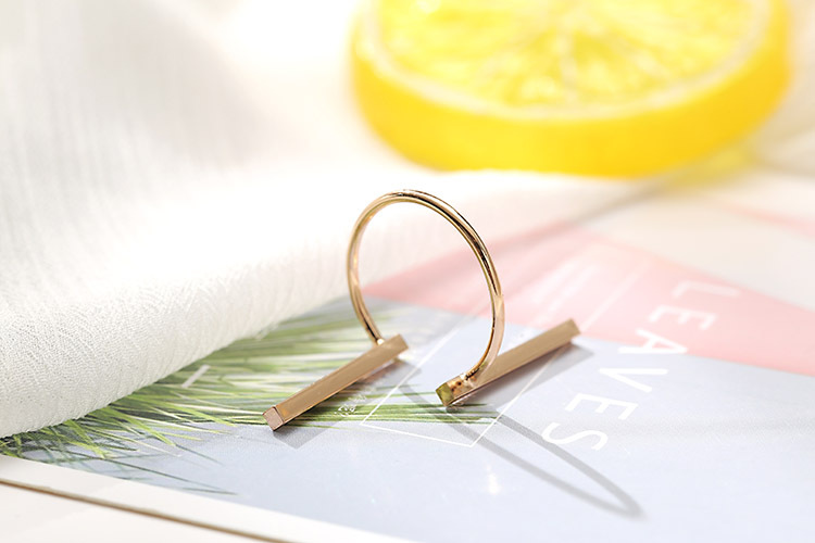 Geometric Tail Ring in Black