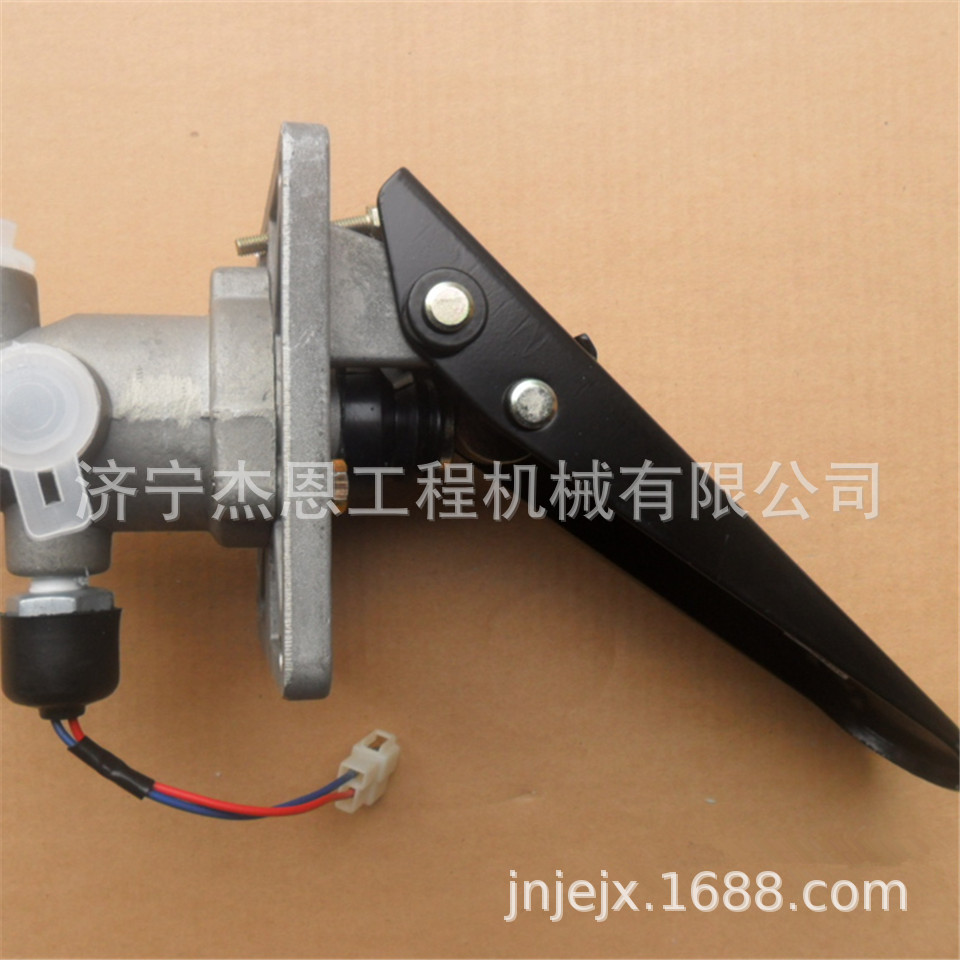 263-11-02000  气制动阀  脚制动系统  山推20吨压路机 SR20M配件