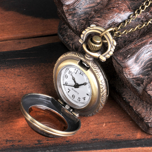 European and American retro brown glass classical flip pocket watch quartz carved small pocket watch one piece dropshipping 6046