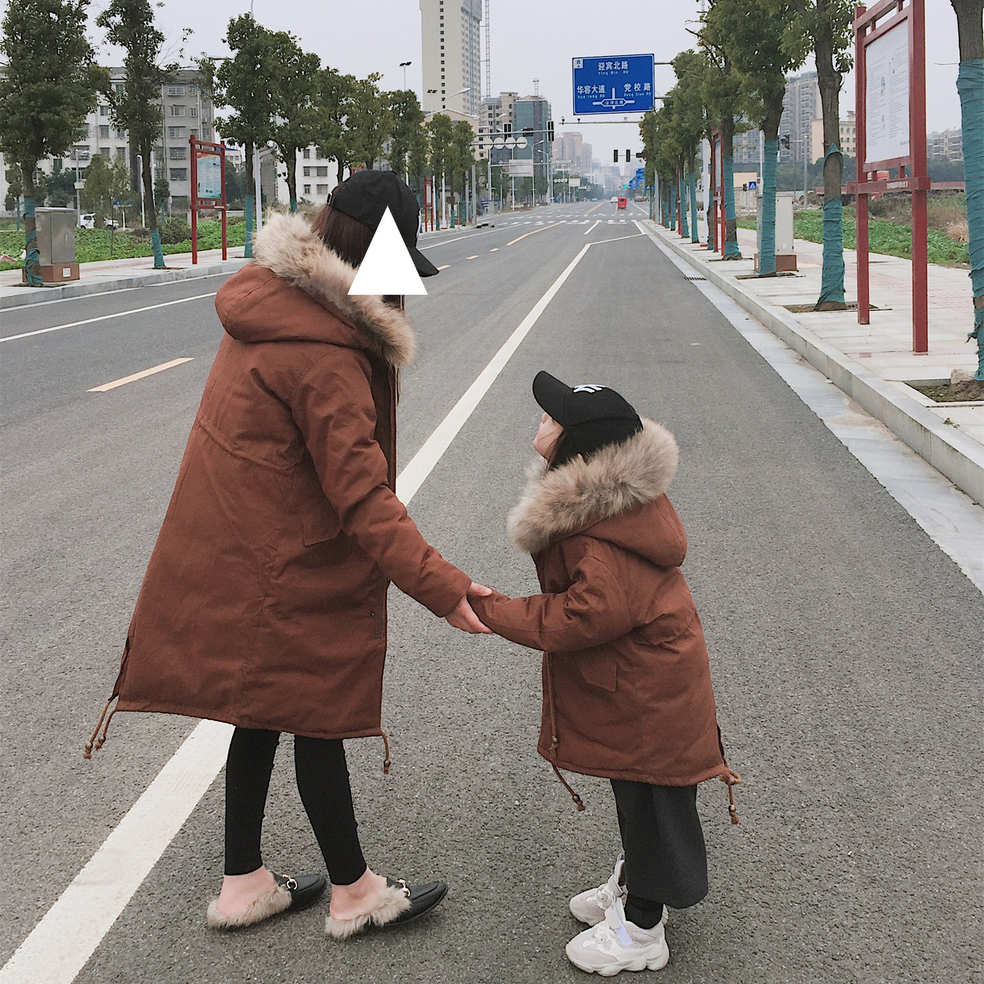 Winter clothes Korean Edition children men and women baby thickening Really big Fur collar Mid length version Down Jackets With children On behalf of