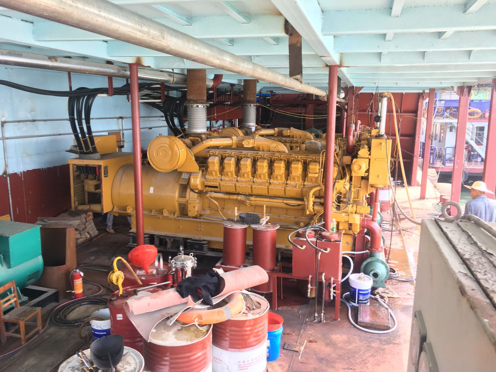 供应广西省磨砂船500-2000KW发电机组卡特3516