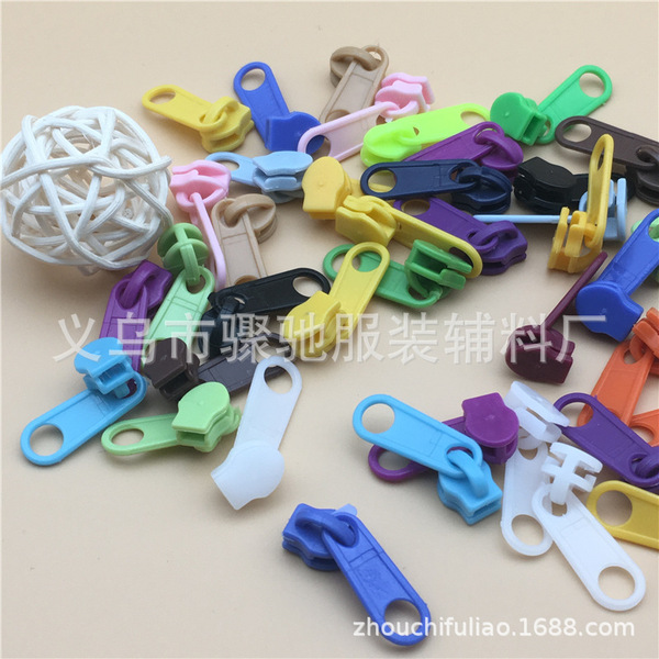 Plastic duvet cover with zipper