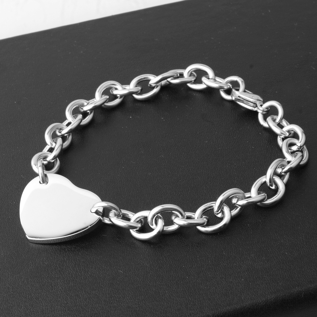 25g Weight Titanium Steel Pendant Material Bracelets Classification Titanium Steel Chain Material 1 Piece Quantity Street Occasion Titanium Steel Material Heart Shape Pattern Women's Gender Polishing Design Basic, Modern Style, Classic Style Style Basic Modern Style Classic Style Heart Shape Titanium Steel Bracelets In Bulk 3