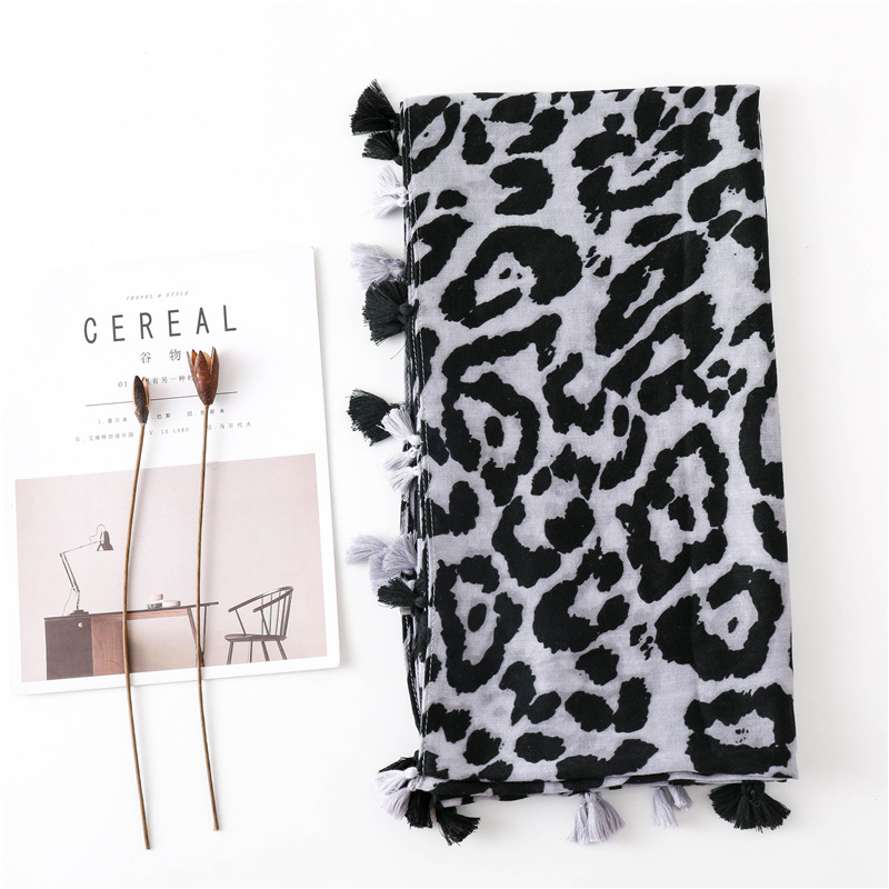 Classic Fashion Leopard Scarf Long Section Cotton And Linen Shawl display picture 4