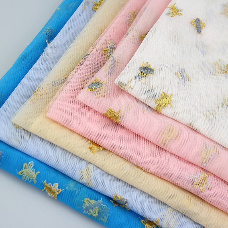 全涤30A网布彩色童装绣花面料 春夏网纱裙小蜜蜂动物绣花 新品