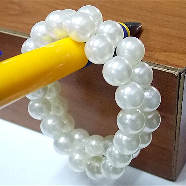 Big white beige creative bracelet pearl