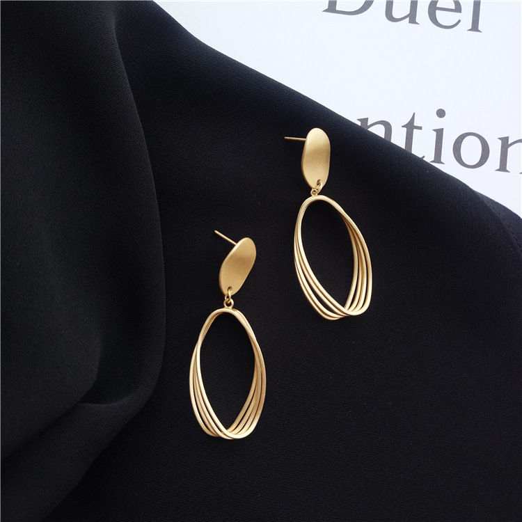 不规则圆形复古哑光金耳钉