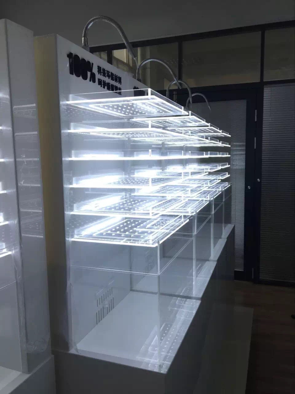 定做任意厚度规格亚克力工艺品灯箱展示架UV打印家具制品酒店用品