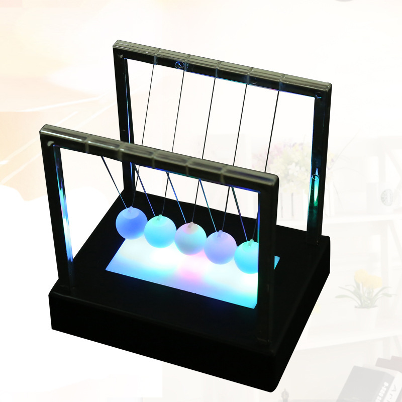 N0433 方形塑料彩色发光牛顿摆 创意桌面摇摆碰碰球新奇特礼品