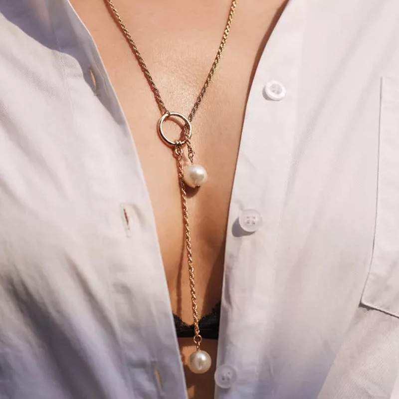 Universal golden necklace with tassels