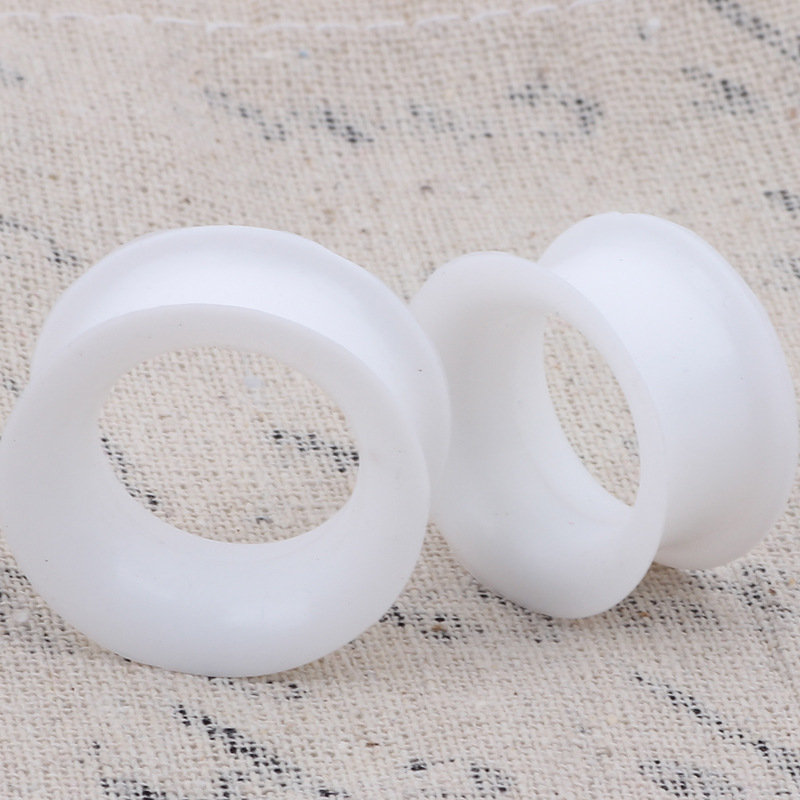 Silver pointed spike labret stud material detail