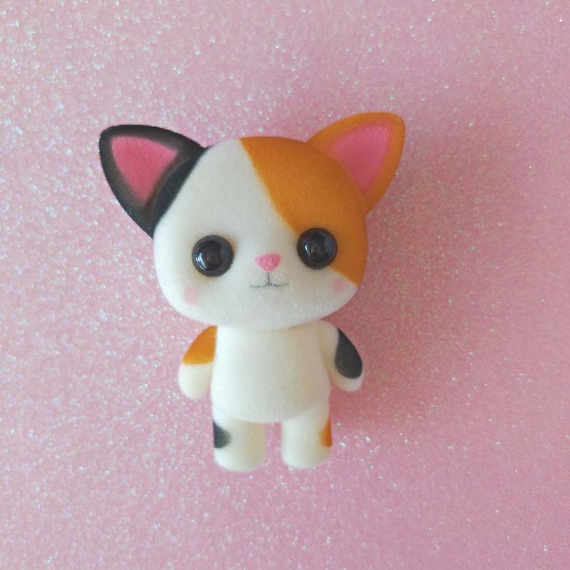 Japonés lindo pequeño animal flocado muñeca de juguete decoración japonés escritorio lindo regalo de la decoración de la joyería