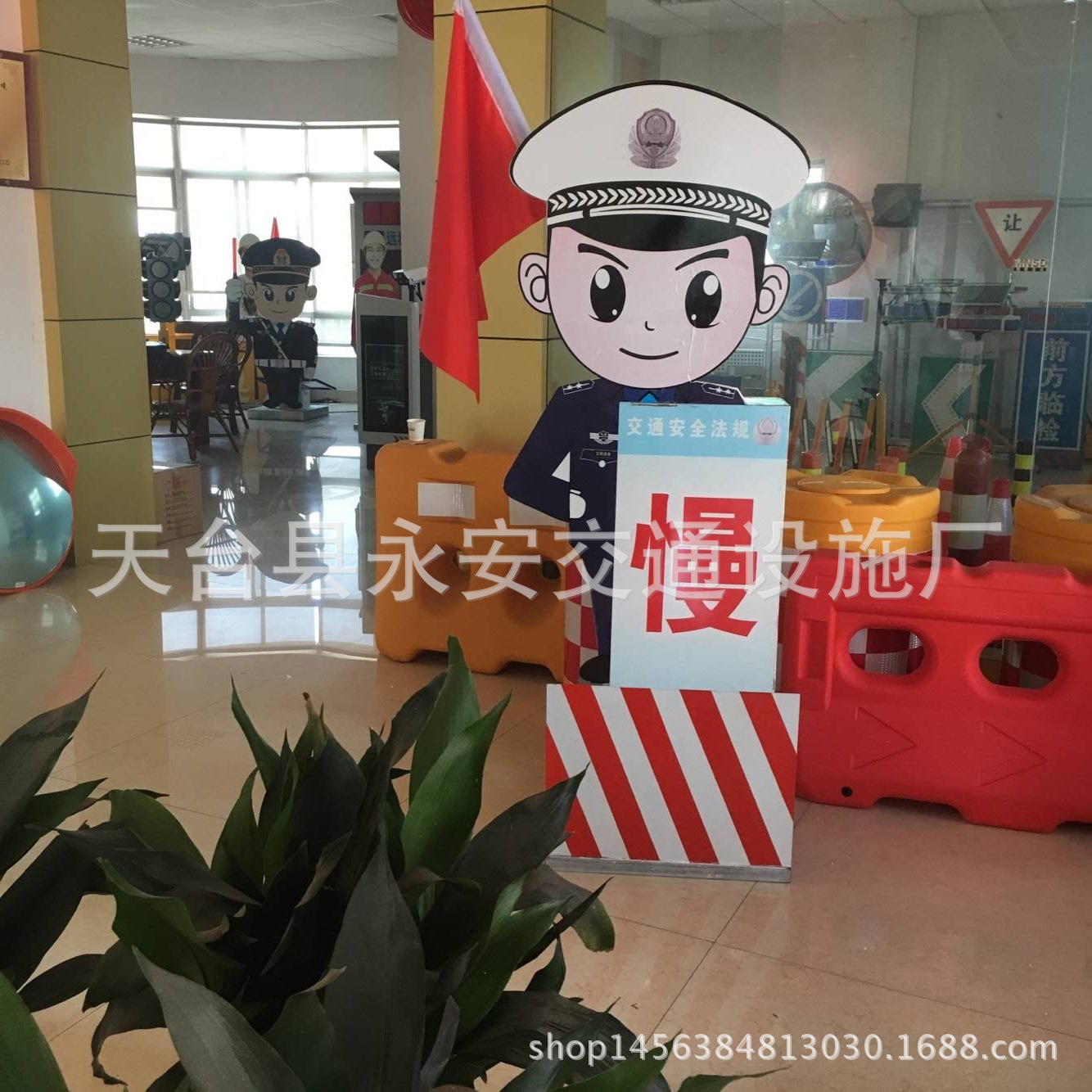 智能施工机器人太阳能交通安全员 摇旗保通员 交通员指挥员