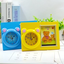 日用百货9.9元文具店货源钟表批发轻松熊5寸相架钟公司礼品
