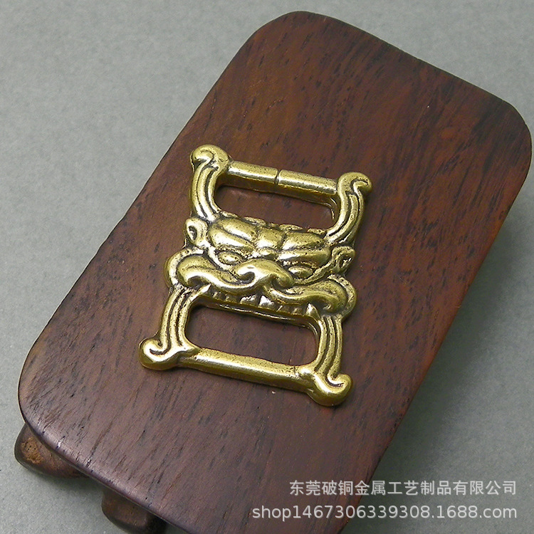 Pure copper vintage vintage Tibetan Buddhist book buckle wealth cloth buckle Tantra Tiantian support nail snow lion buckle creative small gift