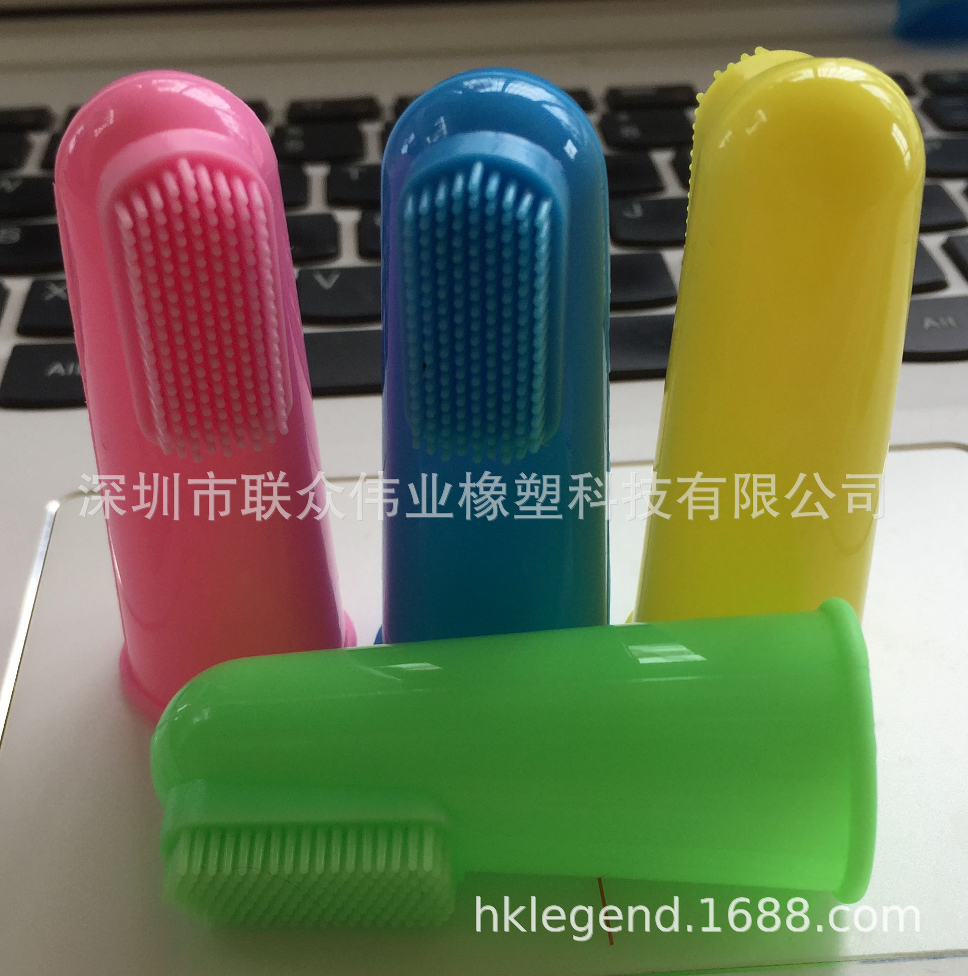 Factory Direct Sale Professional Export Large Size Long-bristle Pet Special Finger Toothbrush Food Grade Silicone Finger Brush