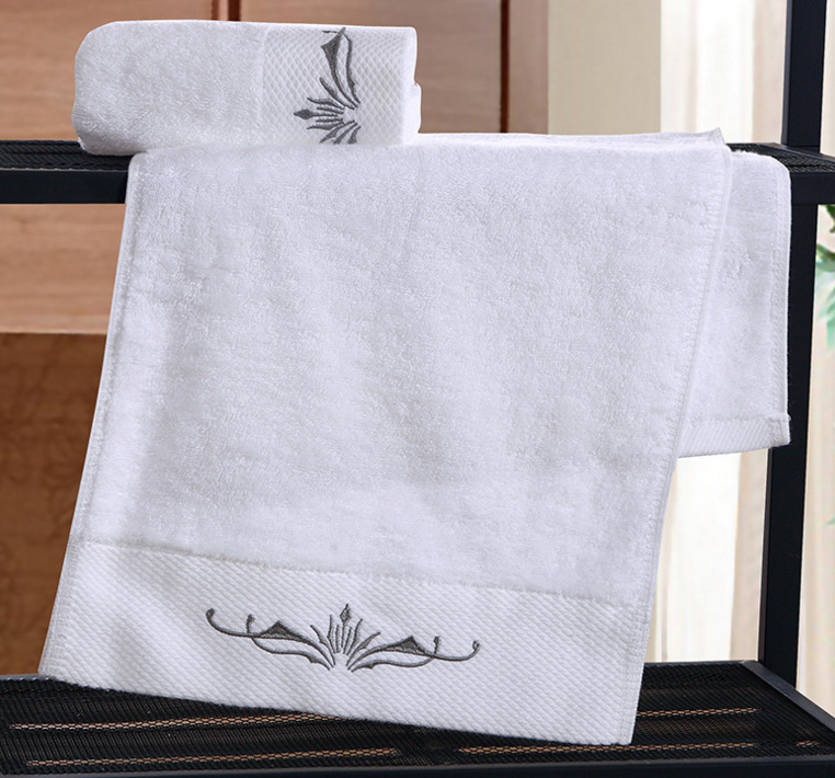 断档刺绣毛浴巾