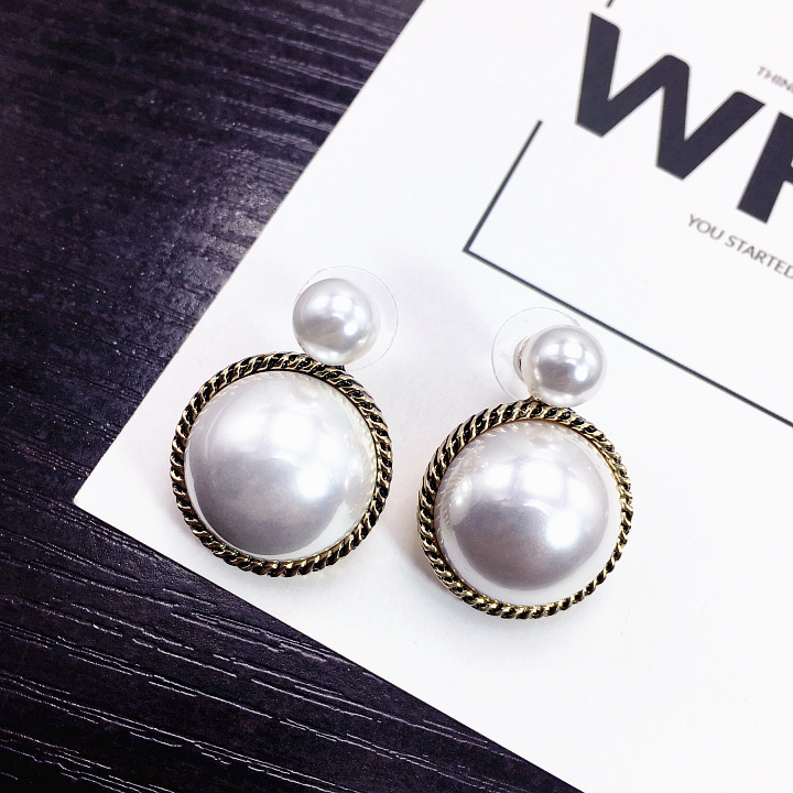 S925 Silver Needle Retro Round Big Pearl Earrings Port Style Simple And Elegant Earrings Wholesale Nihaojewelry display picture 1