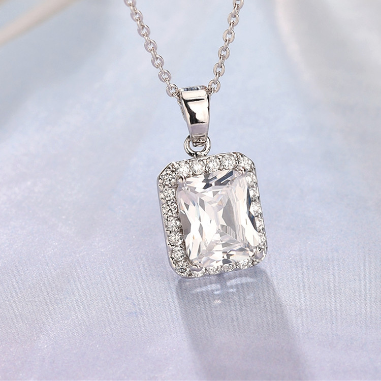 Classic Style Square Copper Alloy Inlay Zircon Women's Pendant Necklace display picture 2