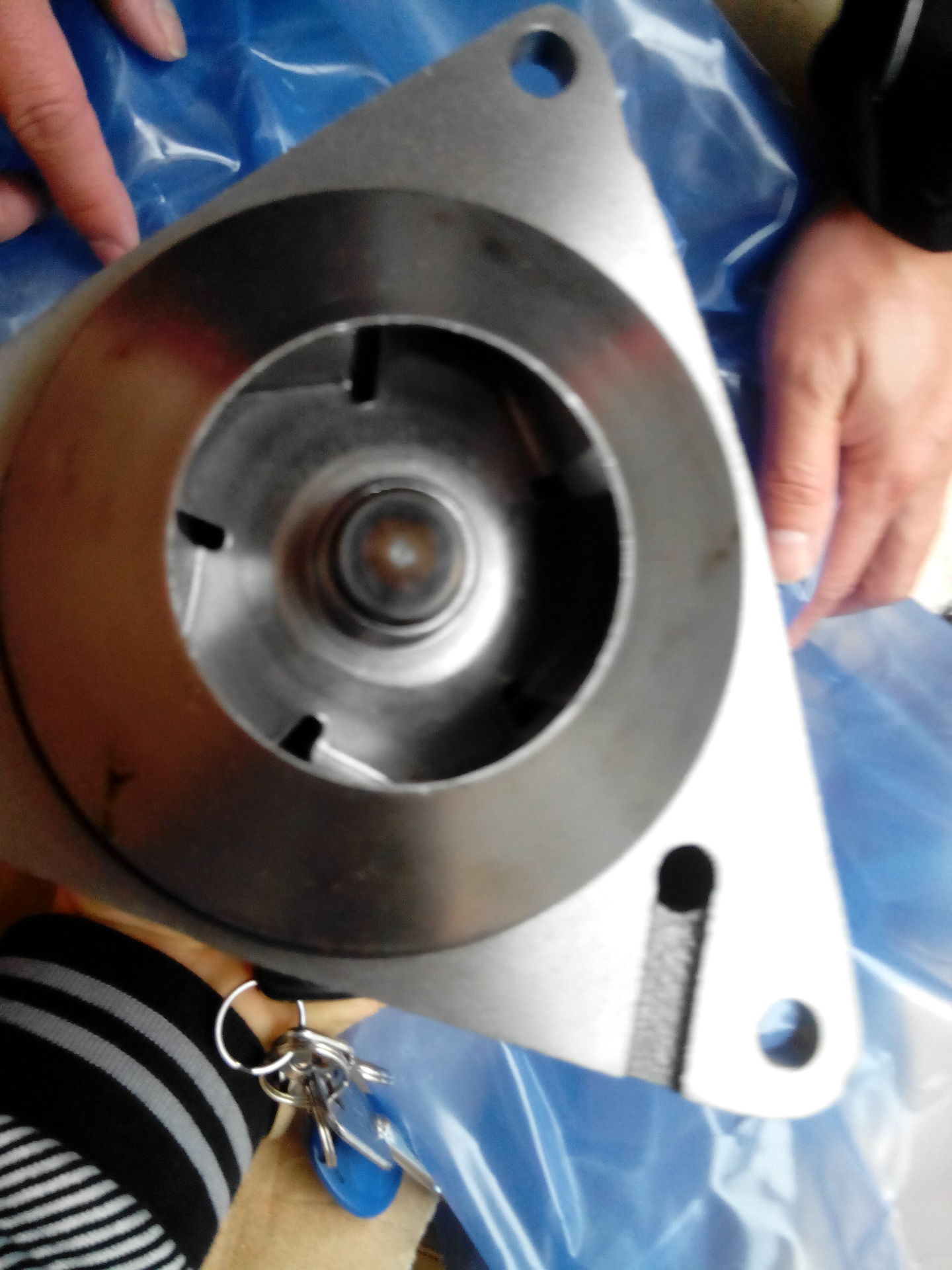 美国康明斯 6CT发动机淡水泵总成3285325