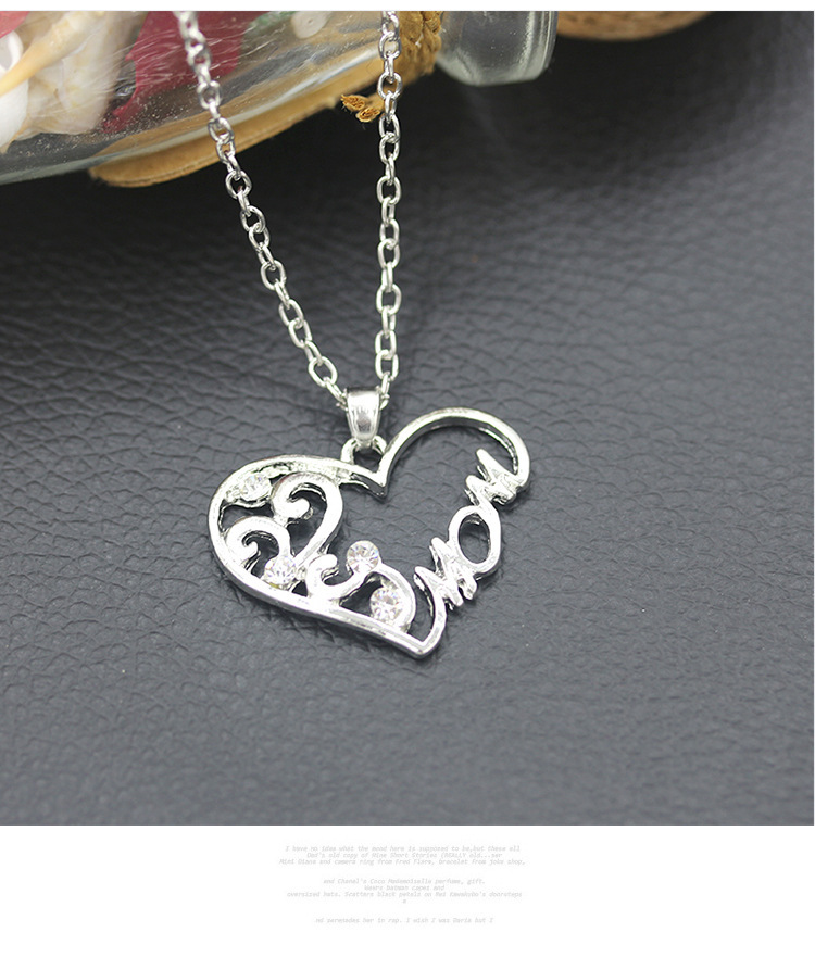 Necklace Simple Heart-shaped Diamond English Alphabet Mom Mom Necklace Clavicle Chain Mother's Day Gift display picture 7