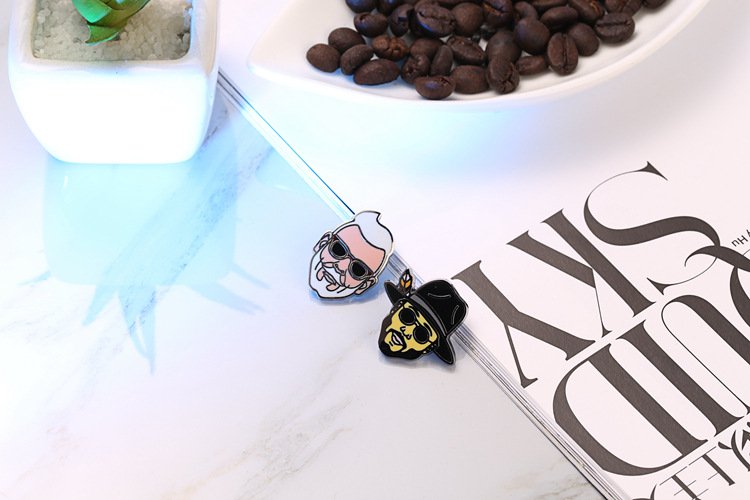 Retro Style Retro Pin Human Crown Alloy Inlay Artificial Gemstones Unisex Brooches