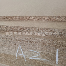 東莞廠家批發防水刨花板貼面板 免漆防潮三聚氰胺實木顆粒刨花板