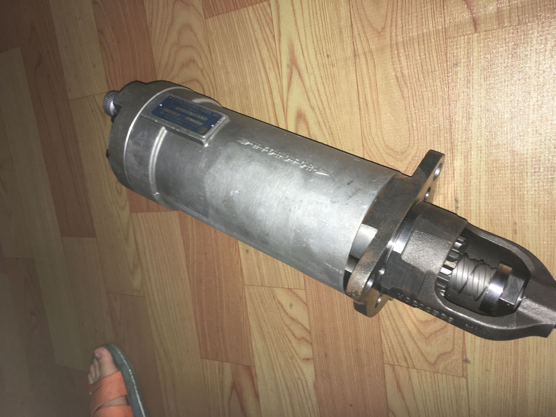 卡特彼勒3516B油田发动机液压马达总成CMD-3A-221